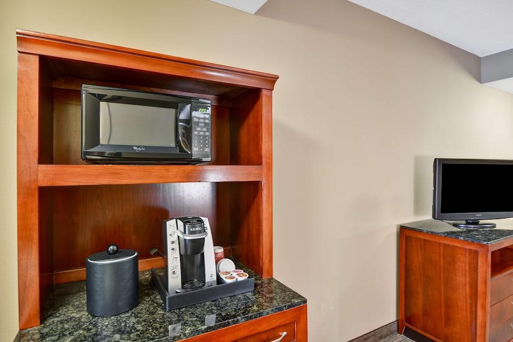 Hilton Garden Inn Tampa Northwest/Oldsmar Exterior photo